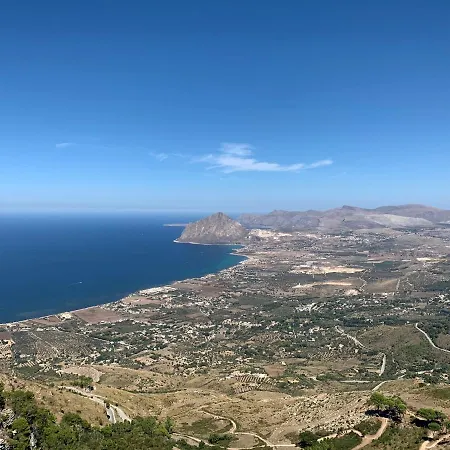 Lazzara فيلة
